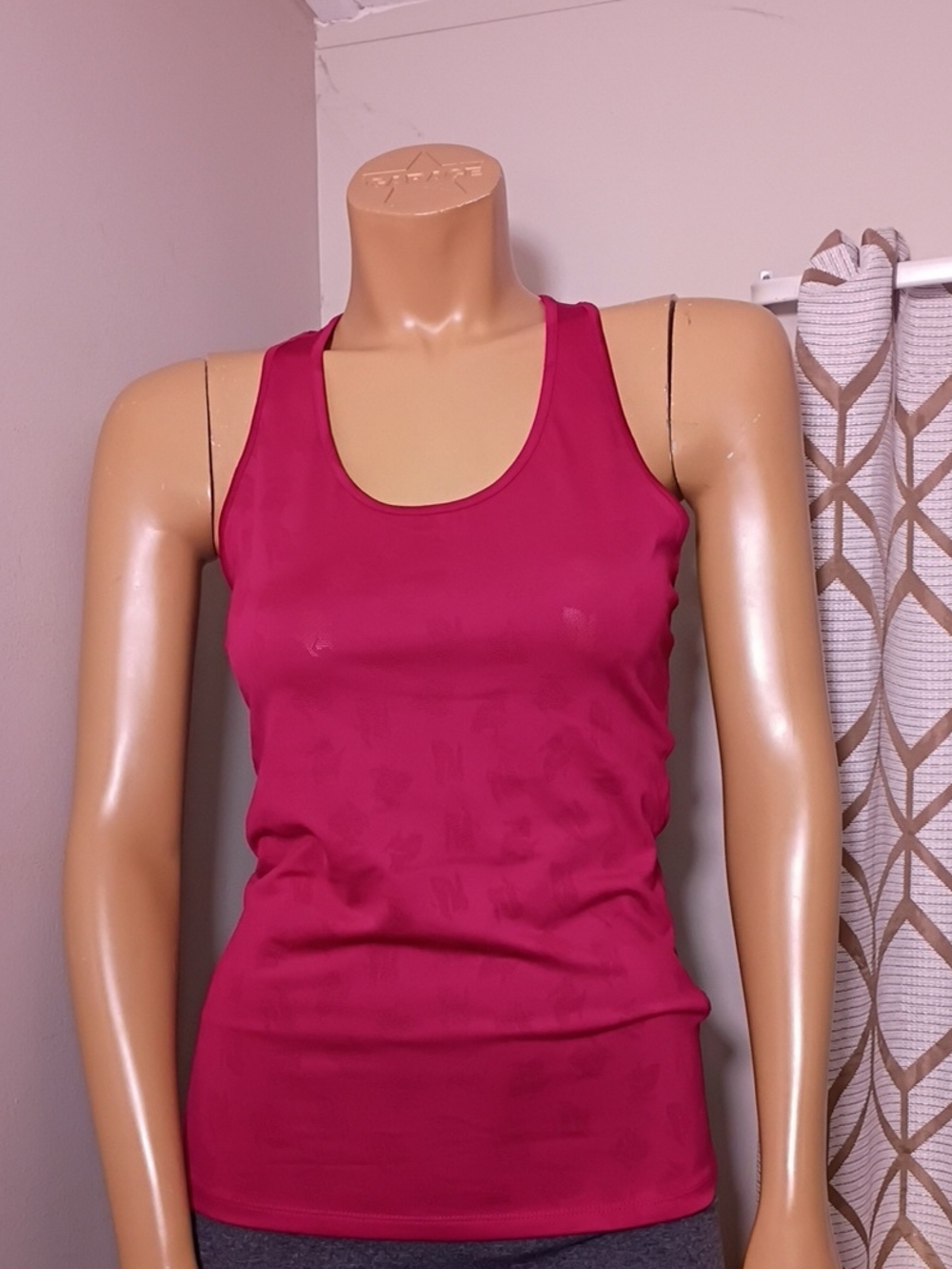 Women’s Magenta Scoop Neck Tank Top
